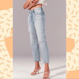 Abercrombie Mid Rise Boyfriend 28 Short